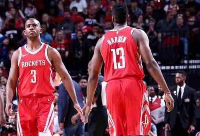 客战那不勒斯替补登场，科斯蒂奇达成尤文生涯100场里程碑（客场对阵那不勒斯替补登场，科斯蒂奇迎来尤文生涯第100场）