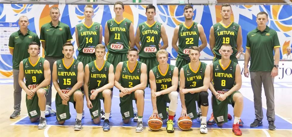 记者：弗里克不仅收获了胜利，还抓到了更衣室的“泄密者”（记者：弗里克赢球之余还揪出更衣室的“内鬼”）