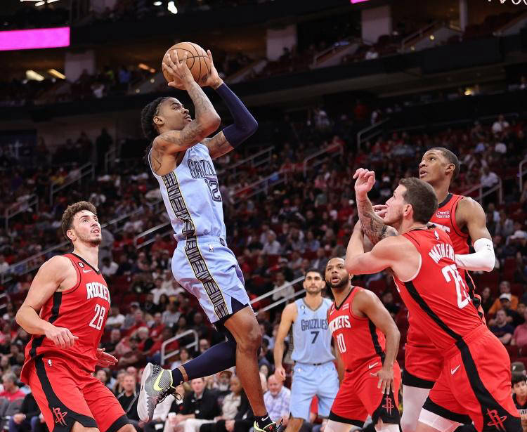 西甲半场：瓦莱拉劲射破门，埃尔切暂1-0赫罗纳（西甲半场战报：瓦莱拉远射建功，埃尔切暂以1-0领先赫罗纳）