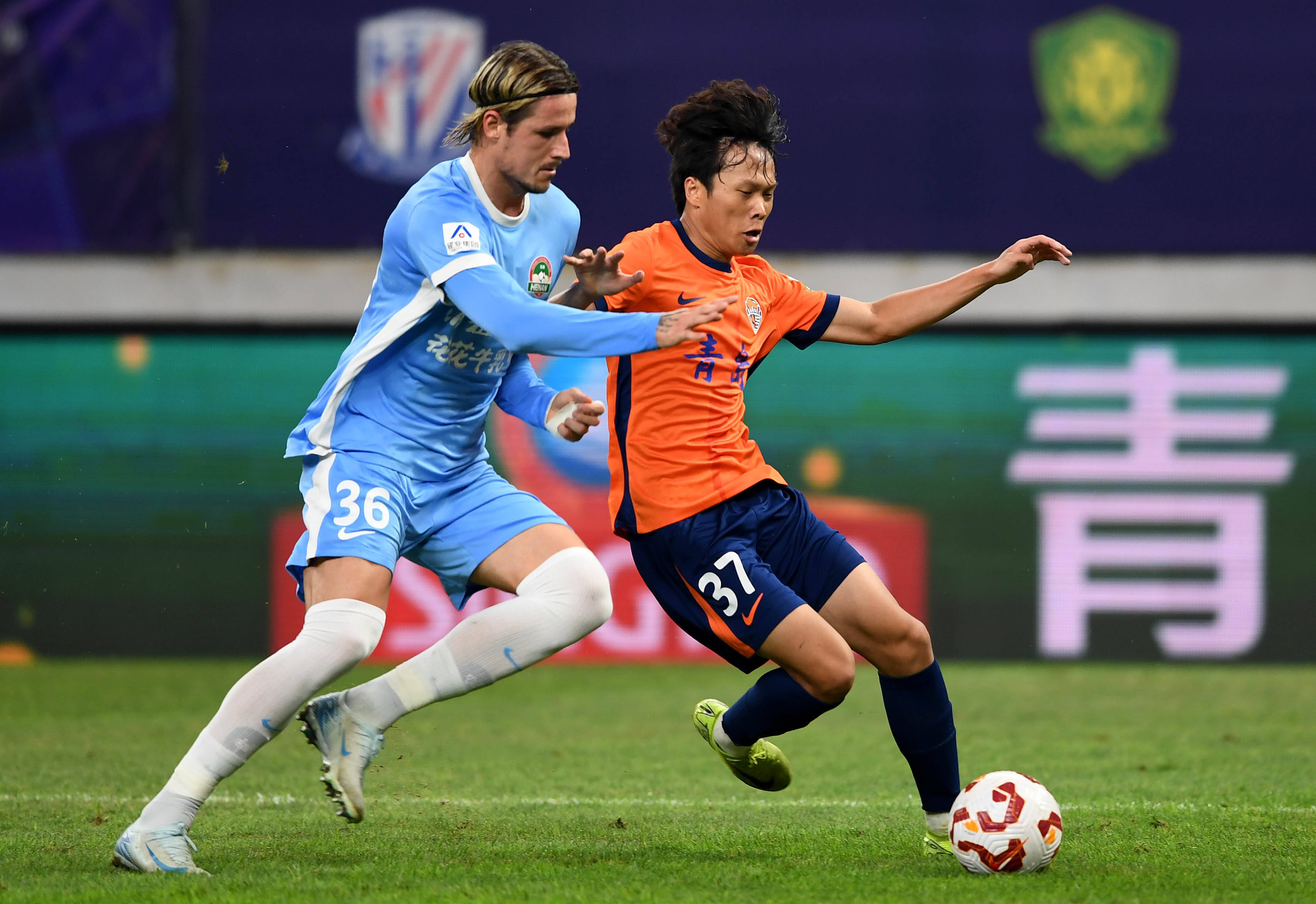 记者：诺坎普保安看到梅西后非常惊讶，当即就放他进去了（记者称梅西现身诺坎普令保安愕然，随即放行）