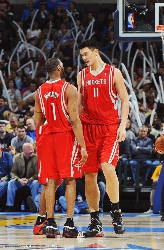 拉卡泽特回到酋长球场，观看并解说枪手对阵拜仁的比赛（拉卡泽特重返酋长球场，现场观战并解说阿森纳对阵拜仁）