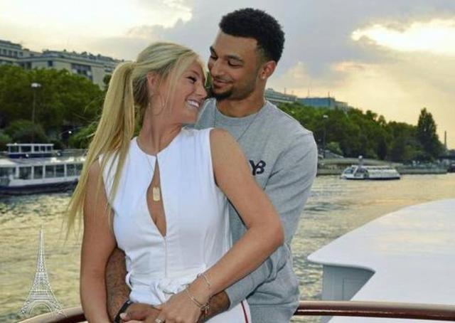 场上很兴奋！威少半场12中4拿到11分3板1助1断 3失误（场上激情四射！威少半场12投4中砍下11分3板1助1断，另有3次失误）