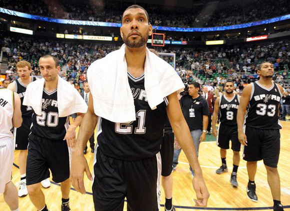 库珀·弗拉格进攻不稳定，投篮准度不足，体能和三分球需提升。（库珀·弗拉格攻端起伏大，投射稳定性欠佳，体能与三分仍需加强）