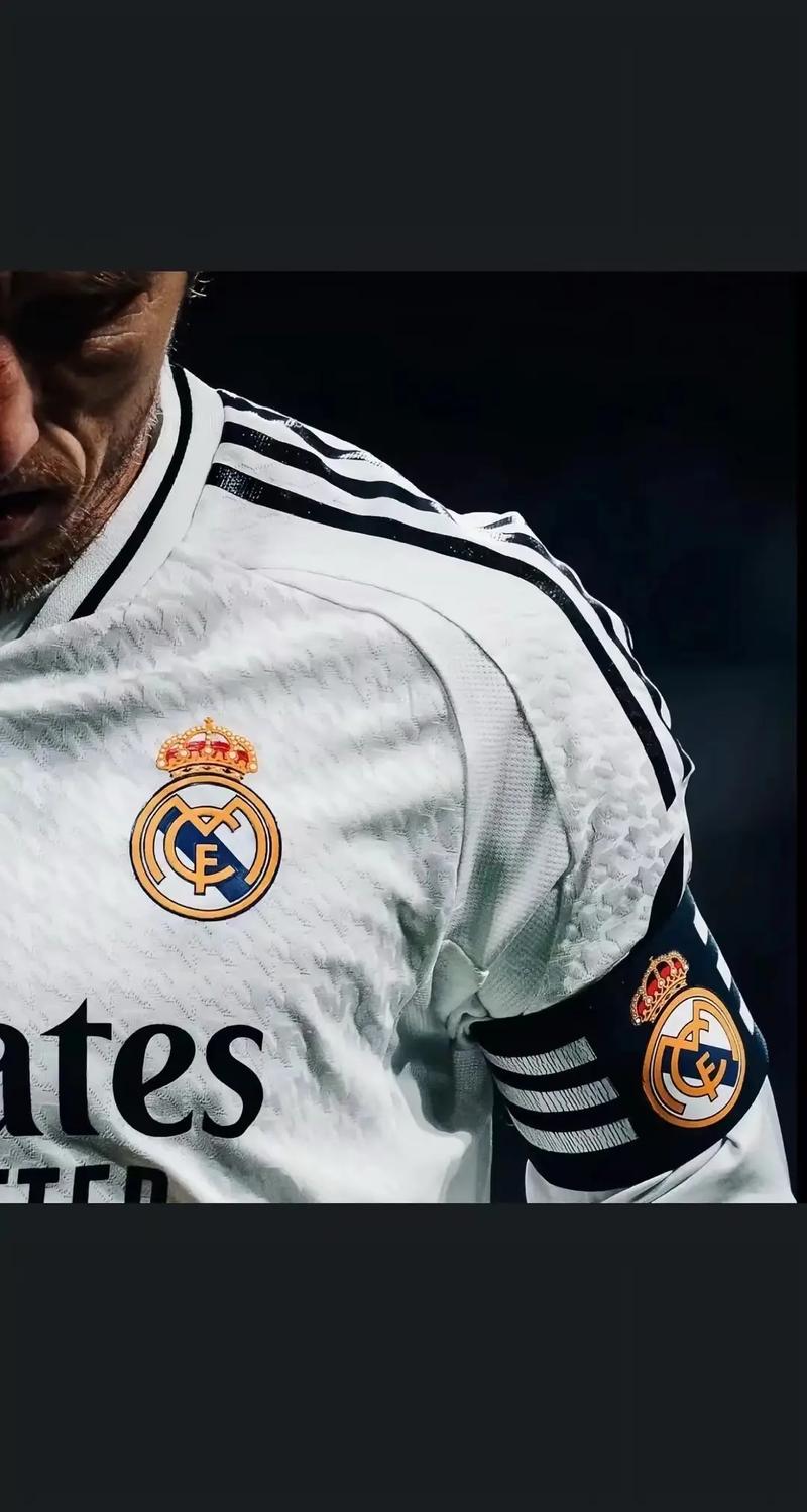 亚足联官网：上海海港卫冕中超冠军，却在亚洲赛场举步维艰（亚足联官网：上海海港再夺中超桂冠，亚洲赛场步履维艰）