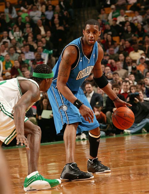 凯恩切换到“全能战士”模式，拜仁可以专心打欧冠了！（凯恩开启全能战士模式，拜仁得以专注欧冠！）