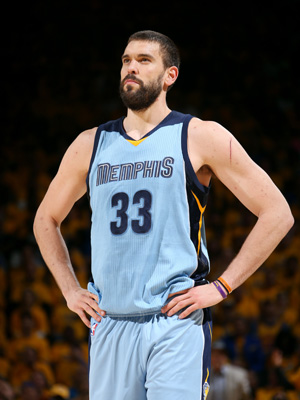 英媒：为抵抗巴萨的兴趣，拜仁将为凯恩提供一份打破限制政策的合同（英媒：为应对巴萨挖角，拜仁计划向凯恩递上破例合约）