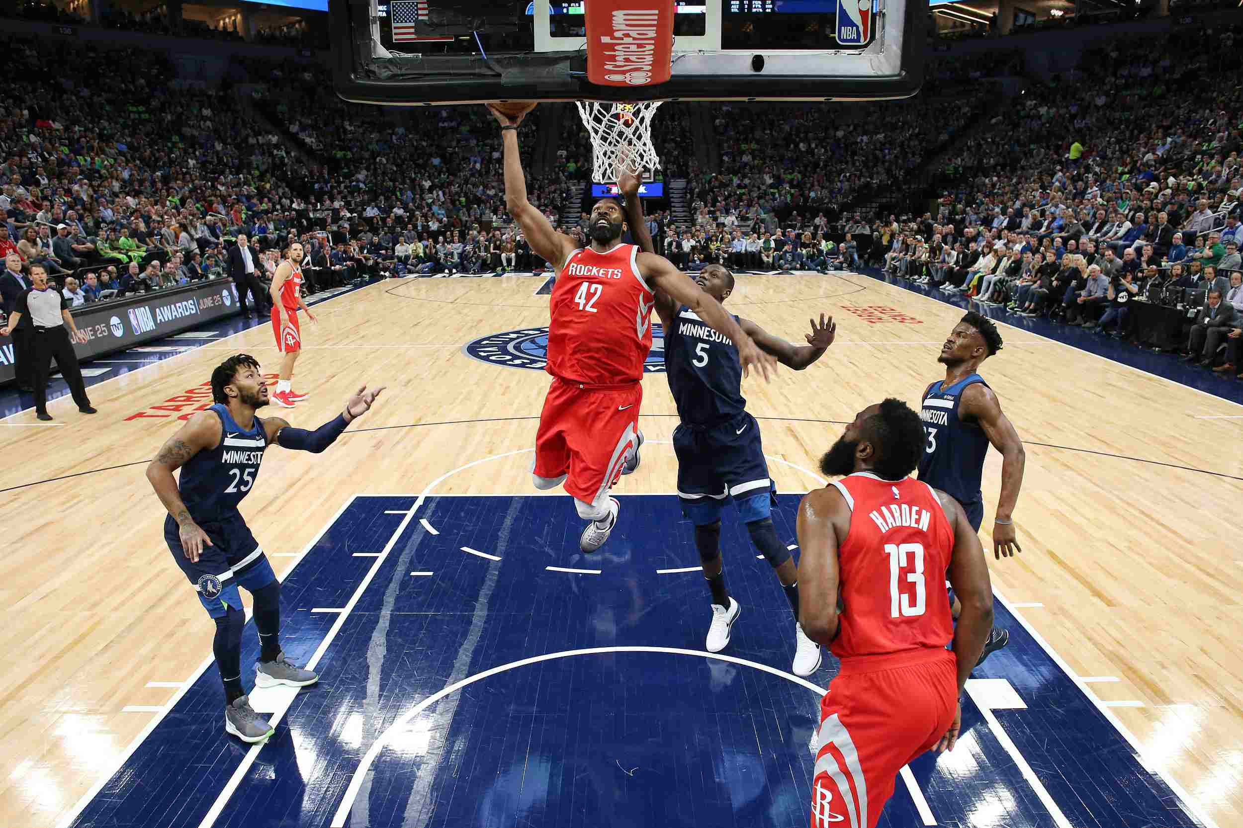 中甲大结局：辽宁铁人与重庆铜梁龙升入中超，广州豹冲超失败（中甲收官：辽宁铁人、重庆铜梁龙携手升入中超，广州豹无缘冲超）