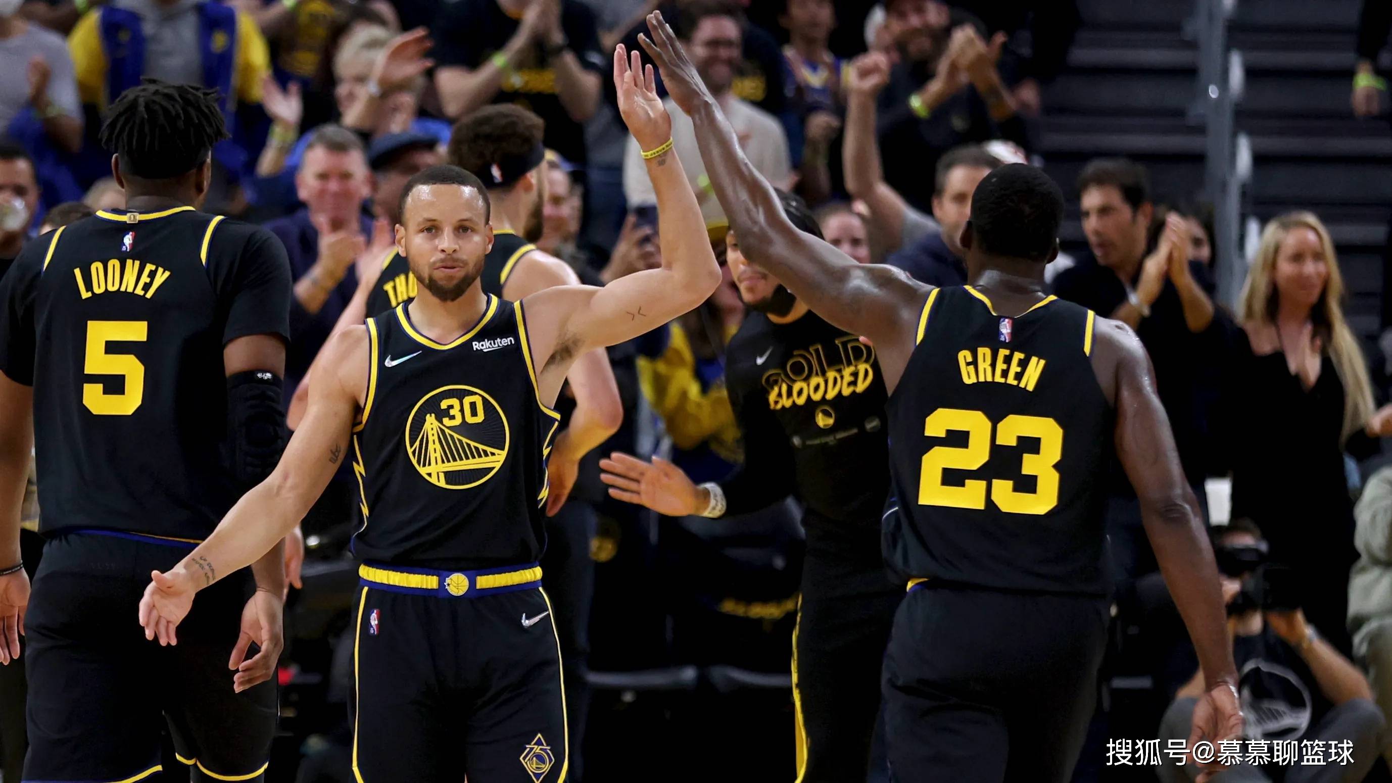 他把比赛节奏完全玩明白了（他已彻底掌控比赛节奏）