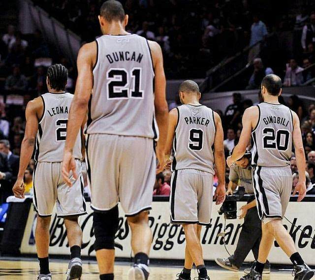 邮报：耐克为英格兰队配备特制拖鞋，提升球员的思维敏锐度（邮报：耐克为英格兰队量身配备专属拖鞋，助提升球员认知敏锐度）