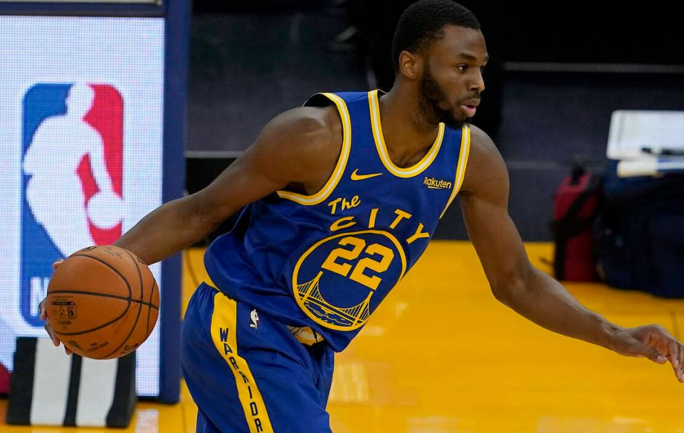 惨遭9连败！鹈鹕2胜15负继续排名西部垫底（鹈鹕遭遇九连败，2胜15负仍居西部末位）