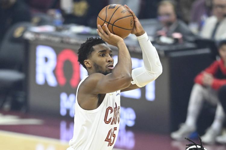 普利希奇：魔笛确实送了手机；看年轻队友表演会让我尬穿地心（普利希奇：魔笛确实送了手机；看年轻队友表演我尴尬到想钻地缝）