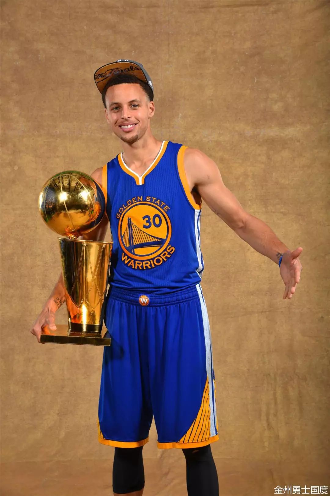 沪媒：足协杯决赛有六成是河南球迷，“球迷专列”重现江湖（沪媒：足协杯决赛现场河南球迷占比达六成，“球迷专列”回归江湖）