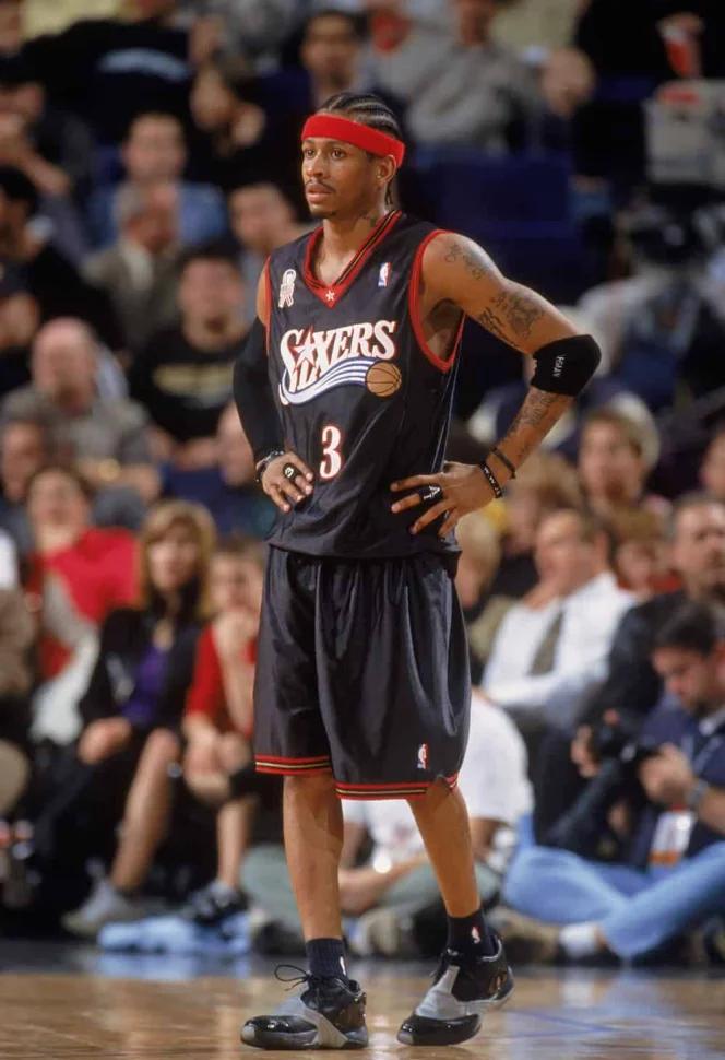 足球世界杯官方公布首批裁判名单，引发讨论（国际足联发布世界杯首批裁判阵容，社会各界热议）