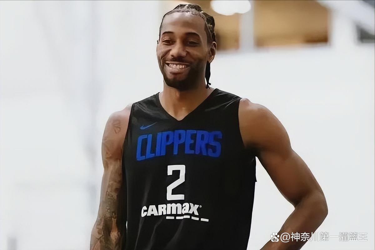 攻防一体！霍姆格伦半场11中8高效砍16分5板1助1帽 得分全队最高（攻守兼备！霍姆格伦半场11投8中砍下16分5板1助1帽 领跑全队得分）