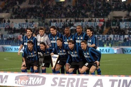 哈里·凯恩替补出场打入帽子戏法，五星拜仁轻松战胜斯图加特（哈里·凯恩替补戴帽，拜仁轻取斯图加特）